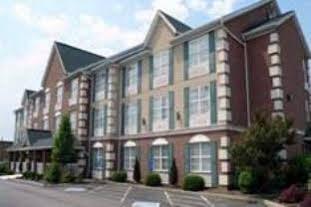 Country & By Radisson, Macedonia, Oh Hotel