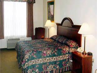 Country & By Radisson, Macedonia, Oh 3*