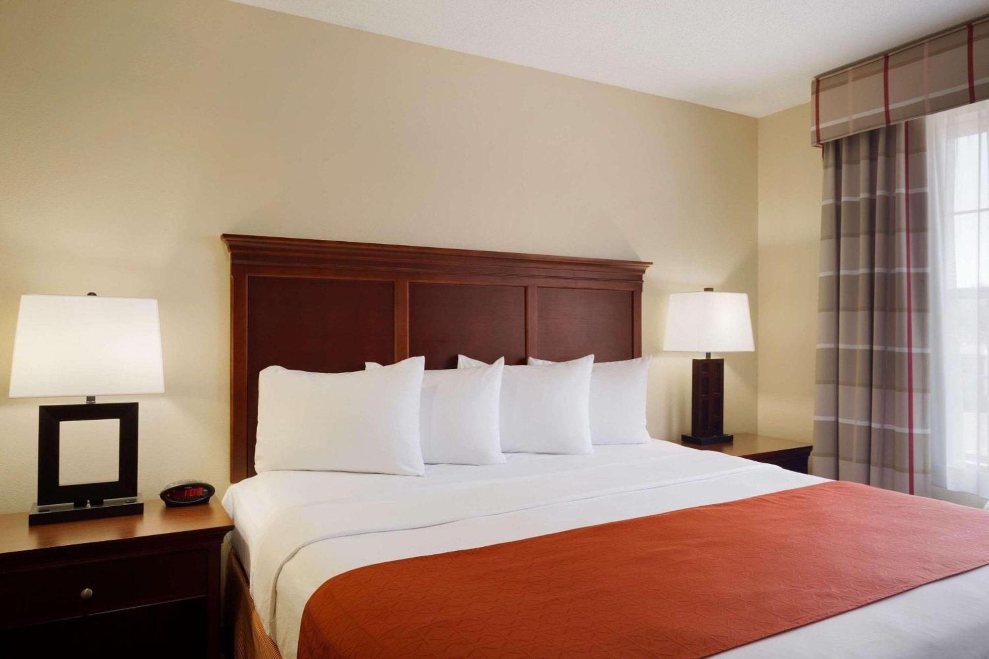 Hotel Country & By Radisson, Macedonia, Oh Macedonia